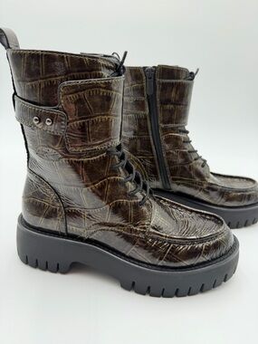 Women’s Franco Sarto Dana combat boots black/bronze croc-embossed leather Sz 6.5